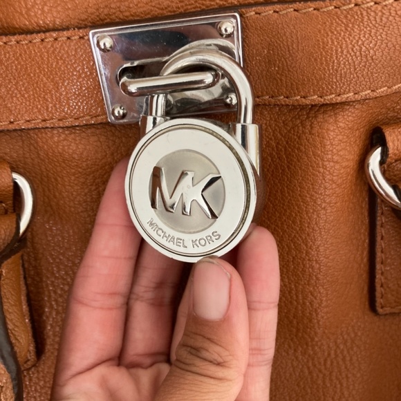 Michael Kors large purse - Picture 3 of 10